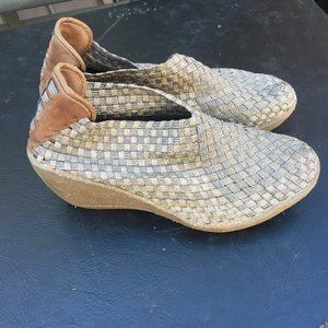 Bernie Mev Tan Wedge Ladies Shoes 7.5 (Euro 38)
